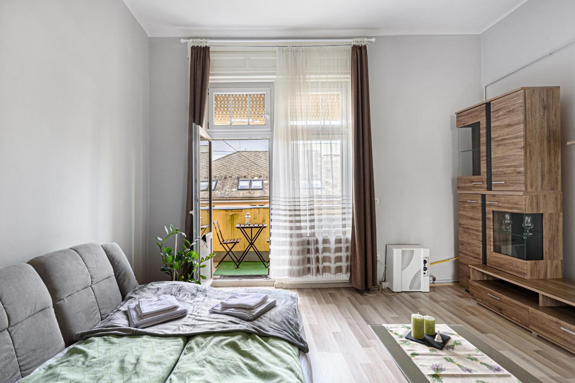 Relaxing Feeling In Nice Area Apartament